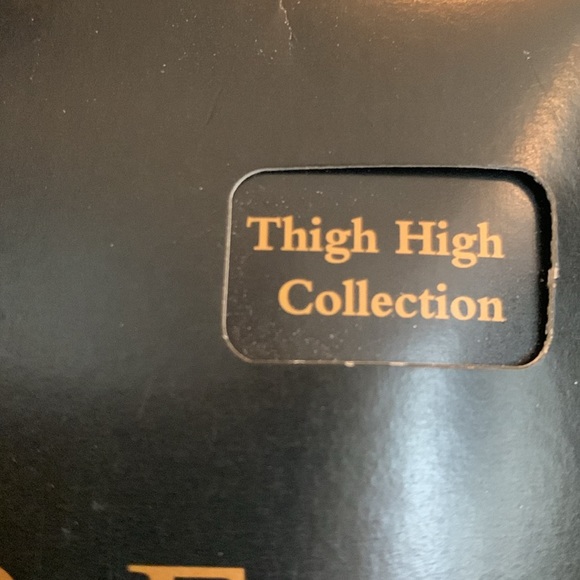 SENSUOUS FREDERICKS OF HOLLYWOOD Legware: black stockings w/crisscross & bow. - Picture 4 of 11